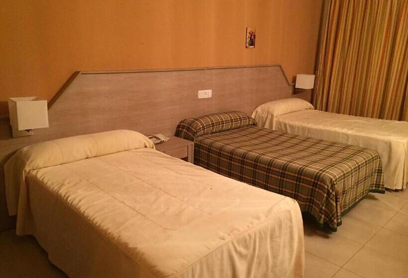 اتاق استاندارد سه نفره, Manzanares