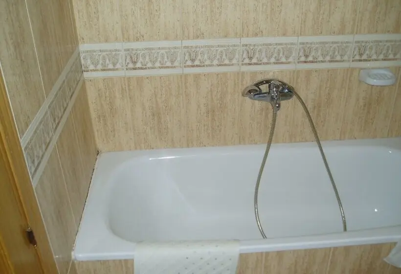 اتاق استاندارد سه نفره, Manzanares