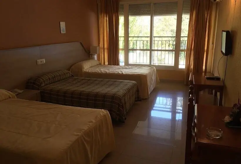 اتاق استاندارد سه نفره, Manzanares