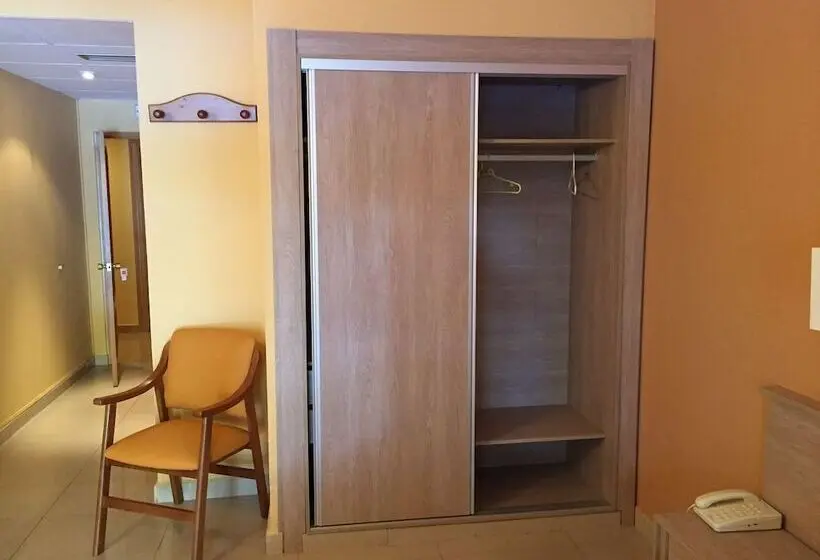 اتاق استاندارد چهار تخته, Manzanares