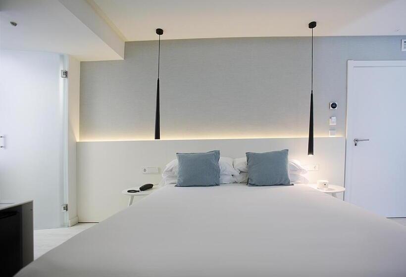 片側に海が見えるデラックスルーム, María Cristina