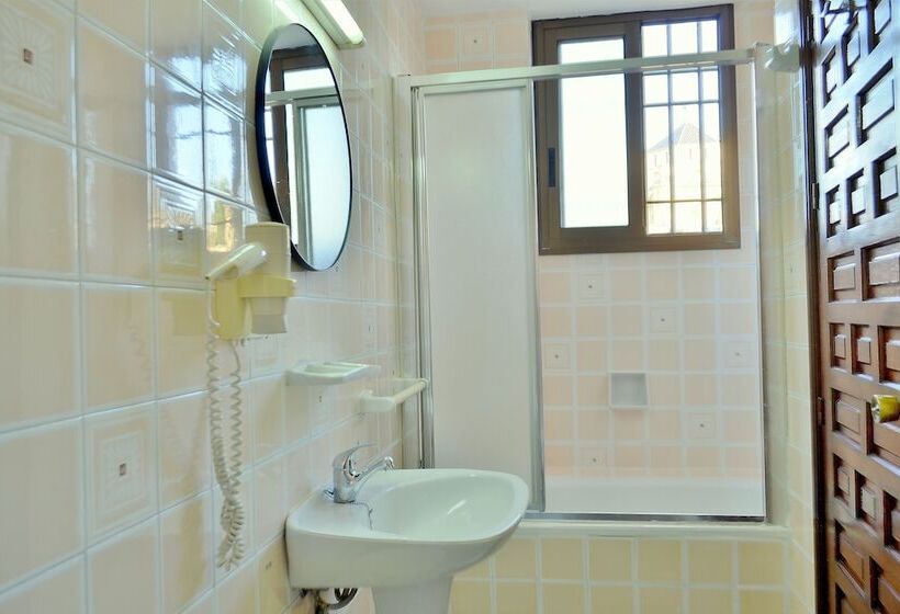 اتاق استاندارد, Marisa