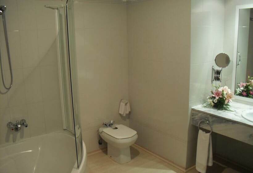 اتاق استاندارد سه نفره, Santa Cecilia