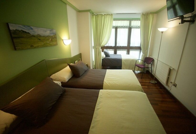 اتاق استاندارد سه نفره, Sindika