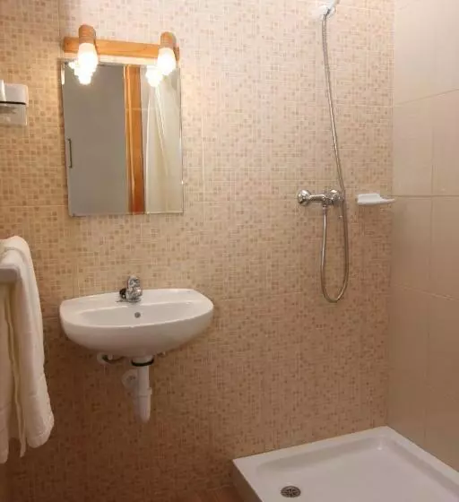 Chambre Triple Standard, Sol