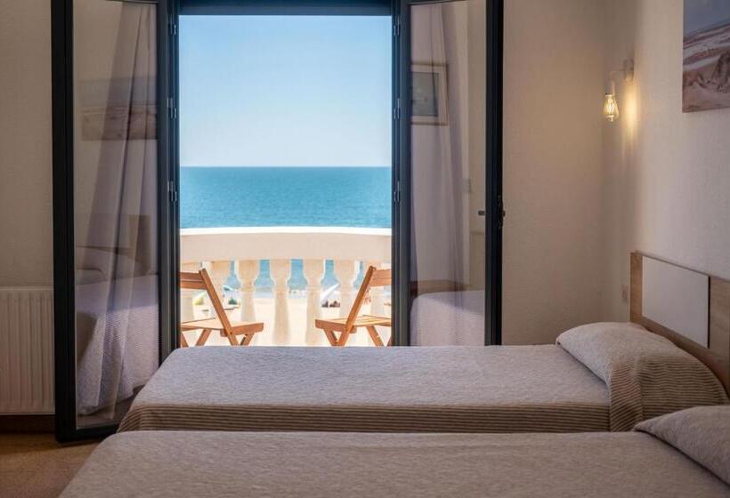 غرفة قياسية ثلاثية, Solymar