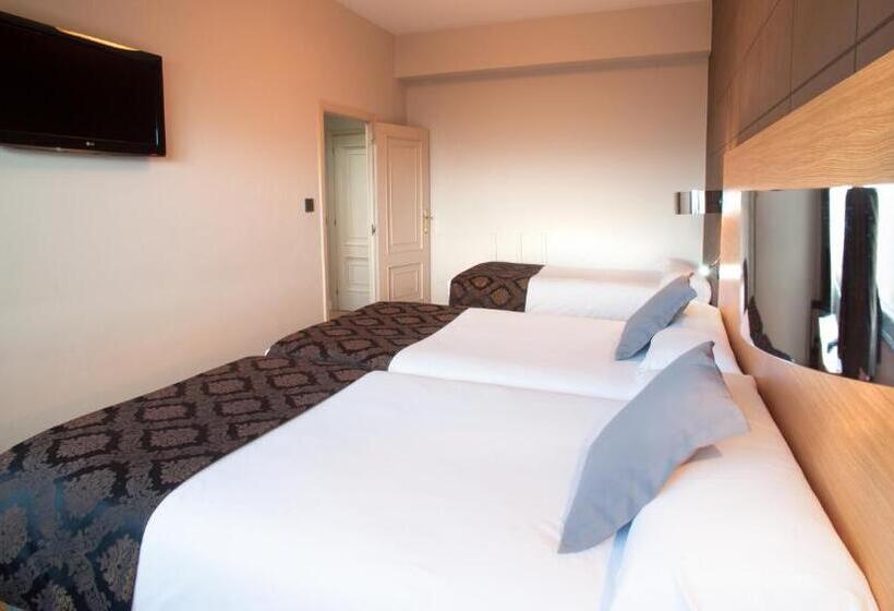 スタンダードトリプルルーム, Universal