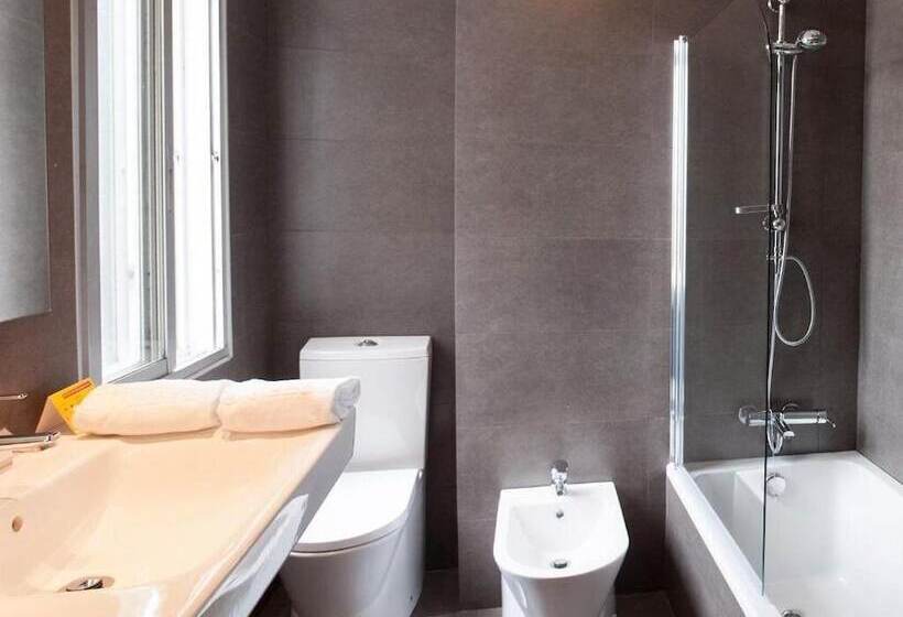 スタンダードシングルルーム, Universal