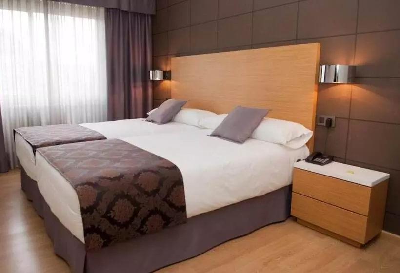 Habitación Estàndard Individual, Universal