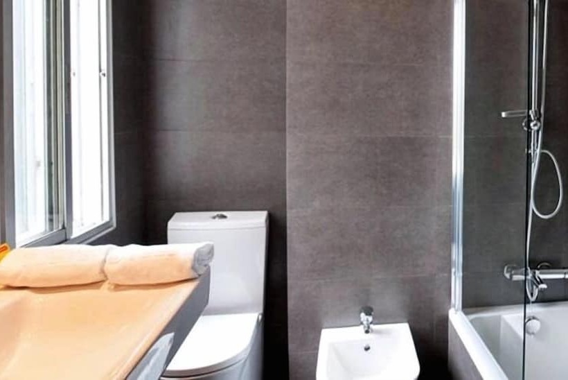 スタンダードトリプルルーム, Universal