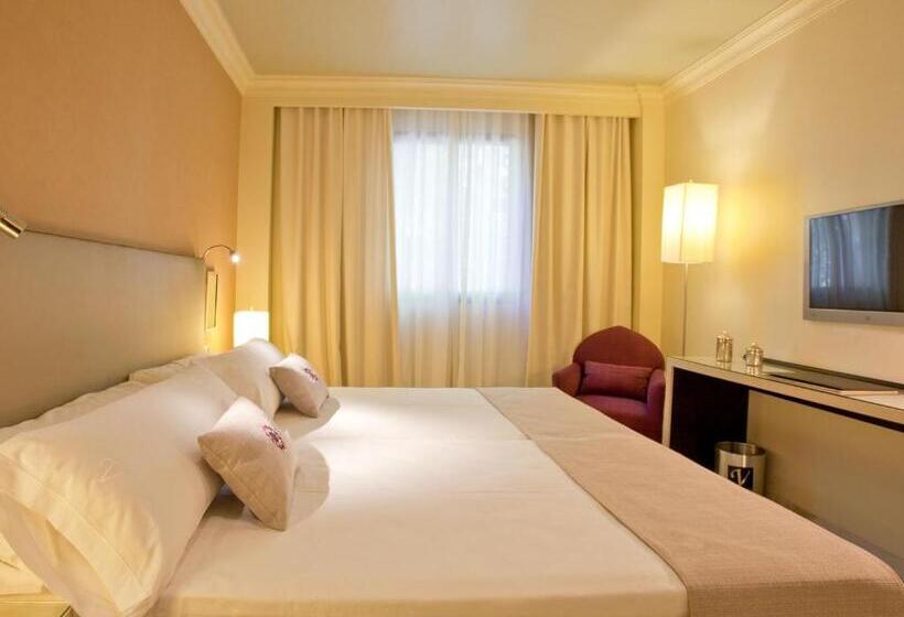 آپارتمان یک خوابه با دری مشترک که هال را جدا می کند., Vincci Albayzin