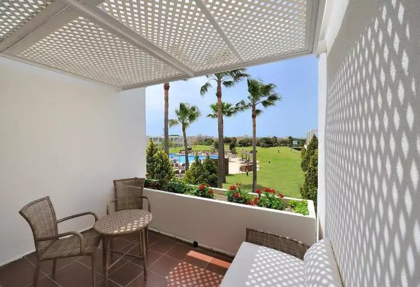 سوییت جونیور با چشمانداز استخر, Vincci Resort Costa Golf