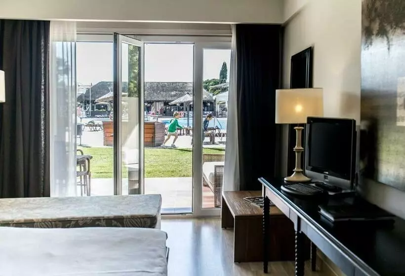 سوییت جونیور با چشمانداز استخر, Vincci Resort Costa Golf