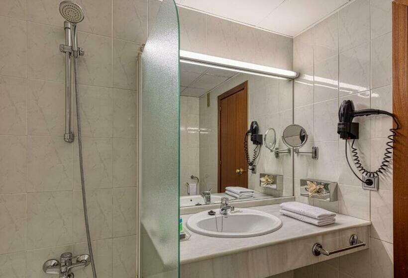 标准间, Senator Huelva