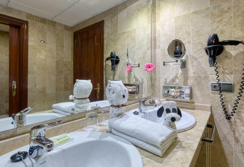 주니어 스위트, Senator Huelva