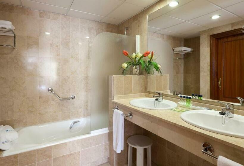 小型套房, Senator Huelva