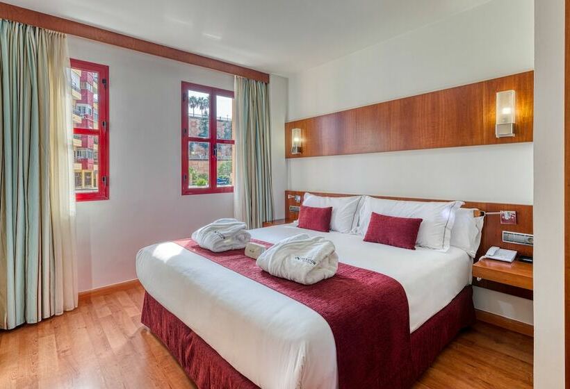 주니어 스위트, Senator Huelva