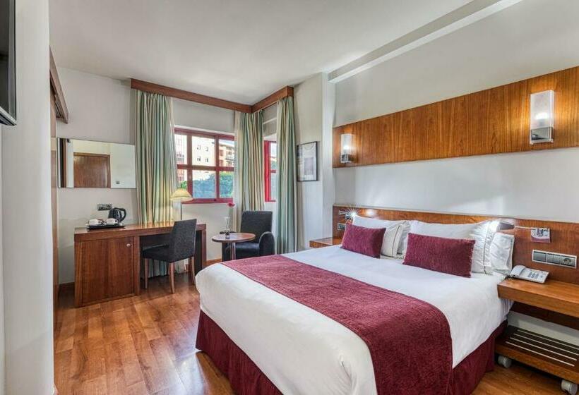 스탠다드 룸 킹사이즈 침대, Senator Huelva