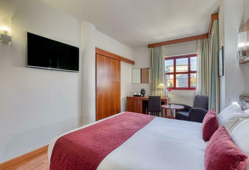 带大床的标准间, Senator Huelva