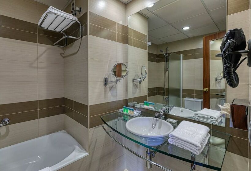 连接 1 卧室公寓, Senator Huelva