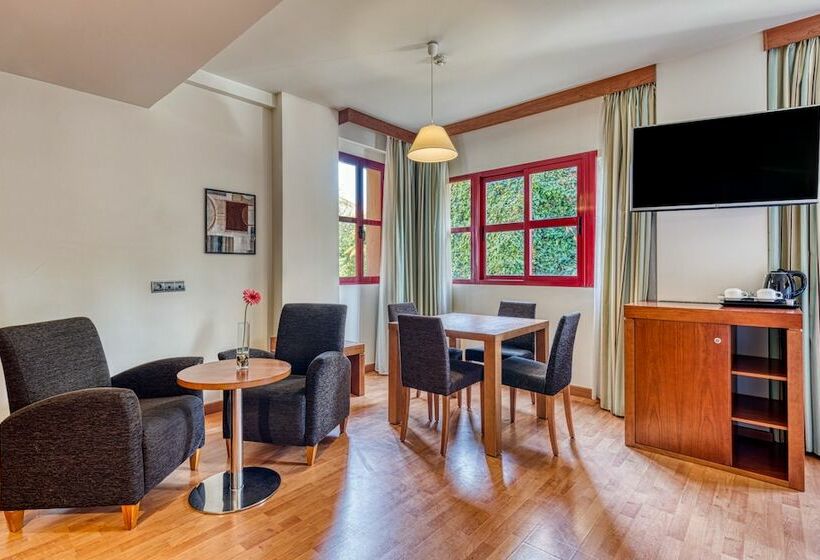 수피리어 룸, Senator Huelva