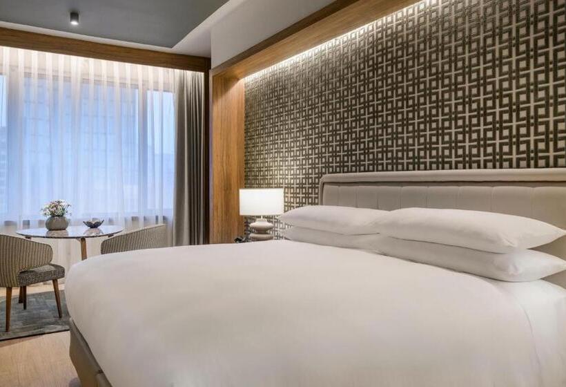 اتاق استاندارد با تخت بزرگ, The Westin Madrid Cuzco