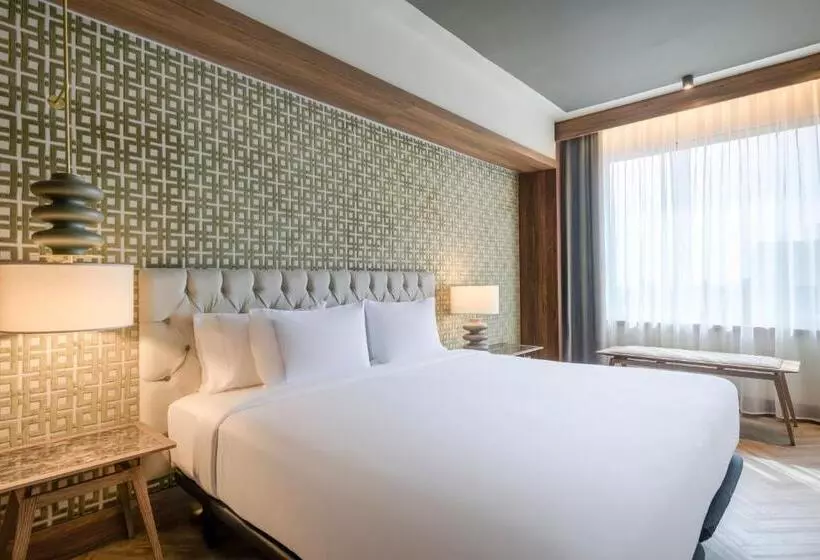 سوئیت با تخت بزرگ, The Westin Madrid Cuzco