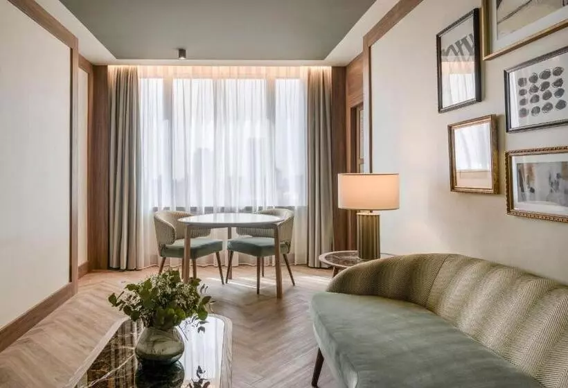 سوئیت با تخت بزرگ, The Westin Madrid Cuzco