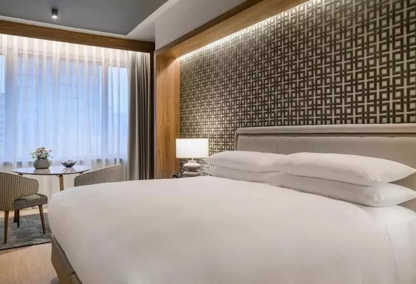 اتاق لوکس با تخت بزرگ, The Westin Madrid Cuzco