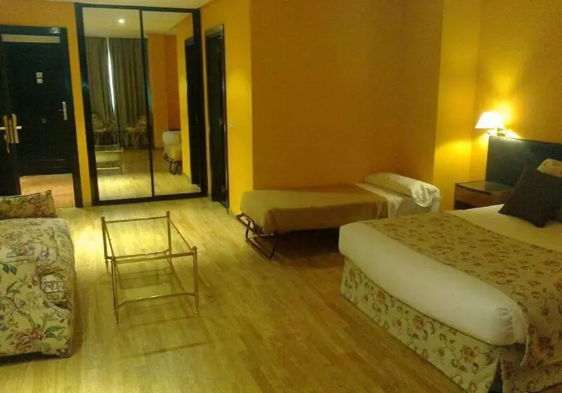 اتاق استاندارد سه نفره, Aeropuerto Ifema Madrid Torre Hogar Premium