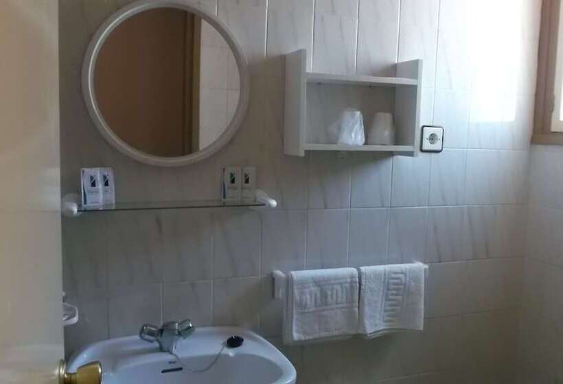 标准三人间, Arce