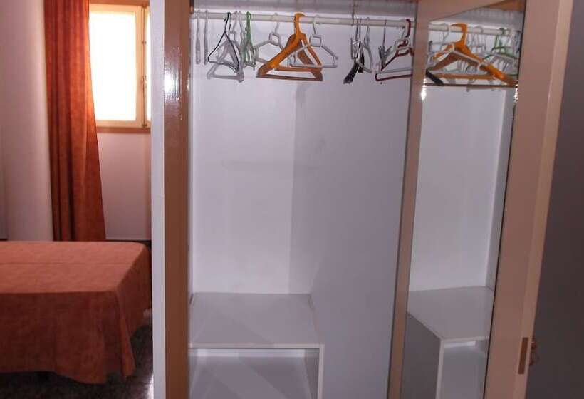 标准三人间, Arce