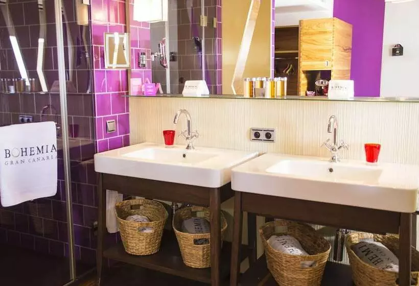 سوییت جونیور با چشم‌انداز دریا, Bohemia Suites & Spa - Adults Only