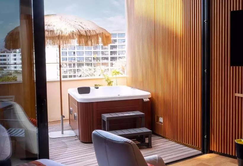 بانگلوی استاندارد, Bohemia Suites & Spa - Adults Only