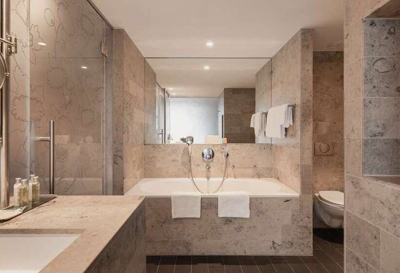 اتاق خانوادگی تودرتو, Canopy by Hilton Madrid Castellana