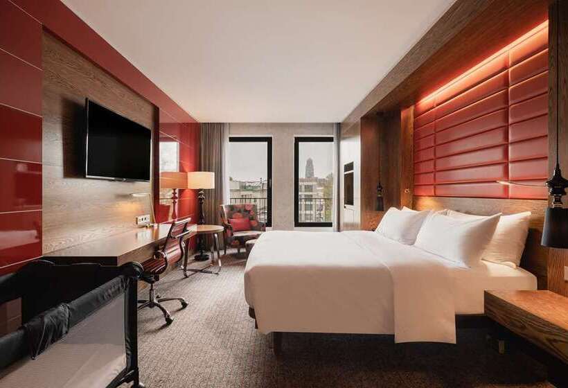 اتاق خانوادگی تودرتو, Canopy by Hilton Madrid Castellana