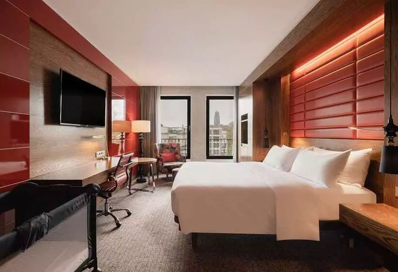 اتاق خانوادگی تودرتو, Canopy by Hilton Madrid Castellana