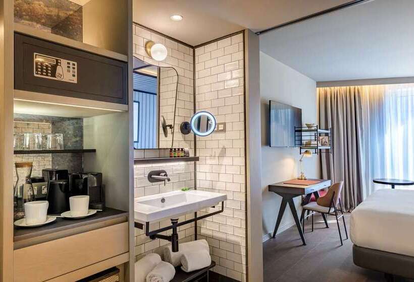 اتاق خانوادگی تودرتو, Canopy by Hilton Madrid Castellana