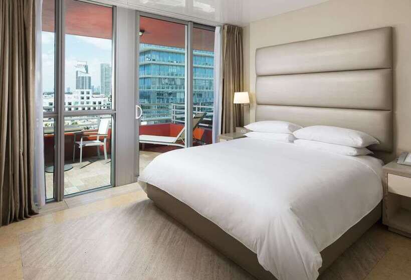 اتاق استاندارد با تخت بزرگ, Canopy by Hilton Madrid Castellana