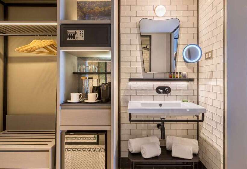 اتاق استاندارد با تخت بزرگ, Canopy by Hilton Madrid Castellana