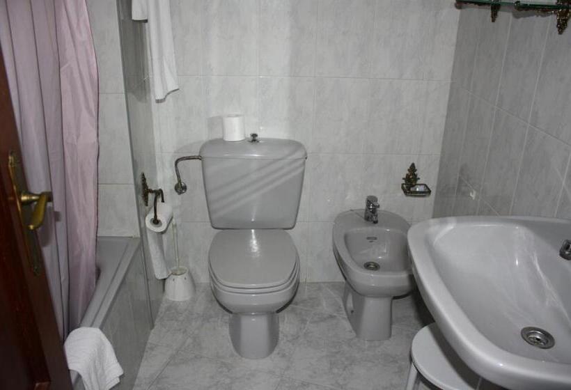 标准单人间, Cristaleiro