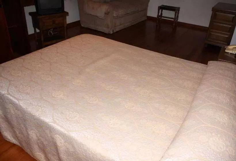 Penthouse Kamer, Cristaleiro