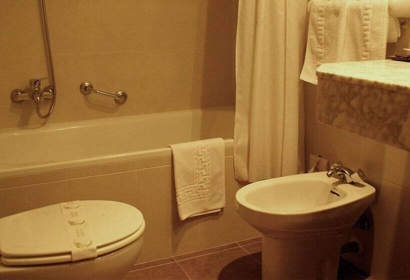 חדר סטנדרט לשלושה, Edelweiss