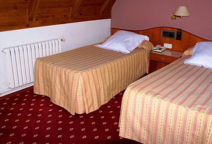 חדר סטנדרט לשלושה, Edelweiss