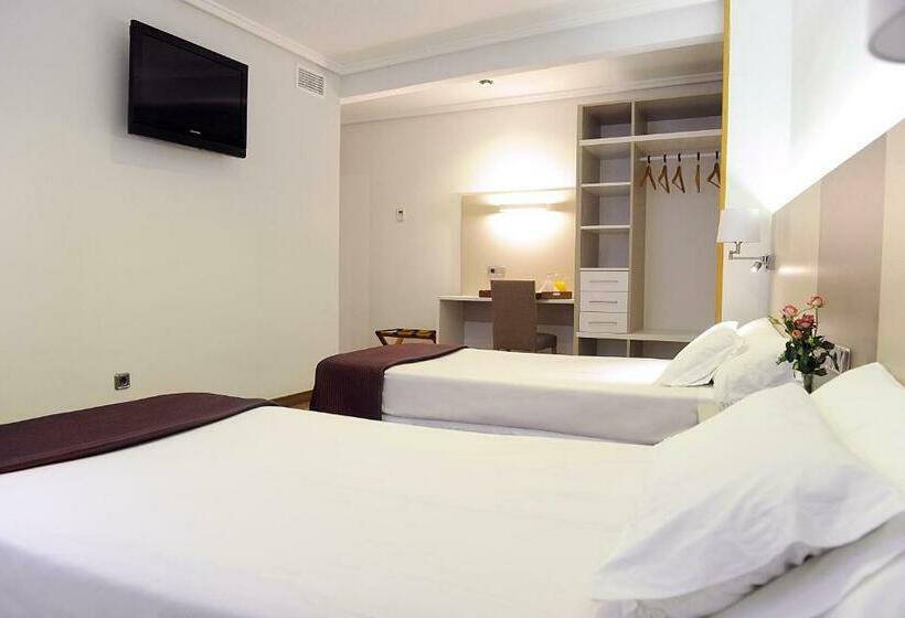 اتاق کلاسیک سه تخته, El Churra