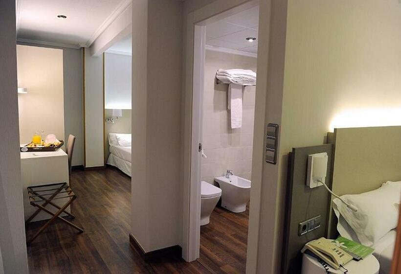 اتاق کلاسیک سه تخته, El Churra