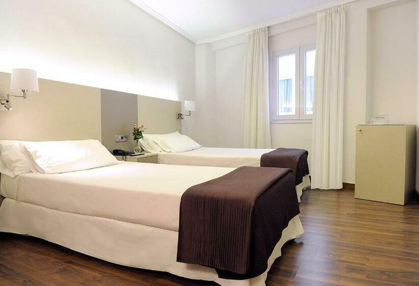 اتاق کلاسیک سه تخته, El Churra