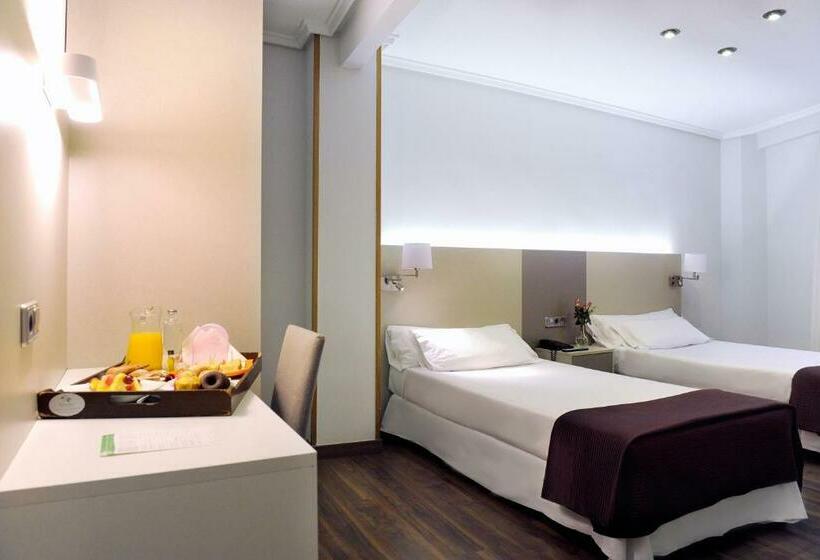 اتاق کلاسیک سه تخته, El Churra