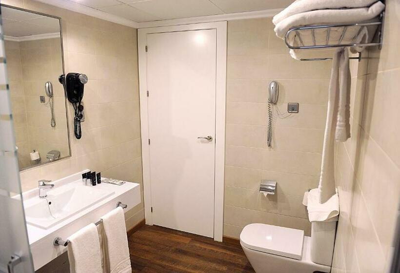 اتاق کلاسیک سه تخته, El Churra