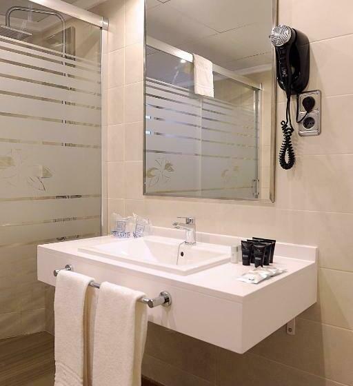 اتاق کلاسیک سه تخته, El Churra